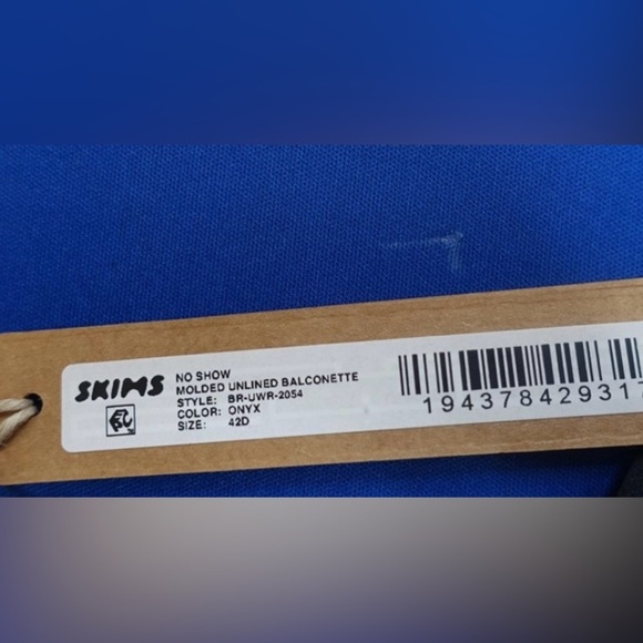 Skims No Show Molded Unlined Balconette Bra Onyx Size 42D NWT - Picture 4 of 8